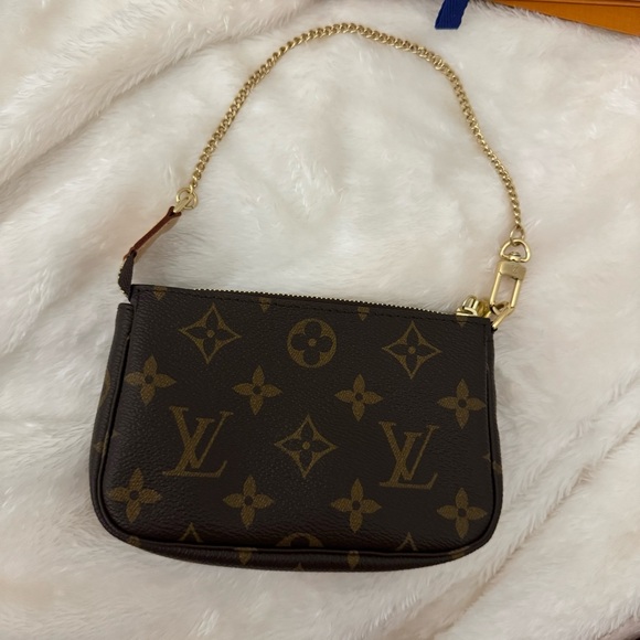 Louis Vuitton Mini Pochette Acessoires - Picture 9 of 10